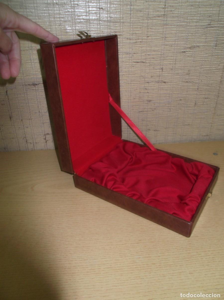 Cajas y cajitas met&aacute;licas: Caja estuche forrada en rojo - Foto 3