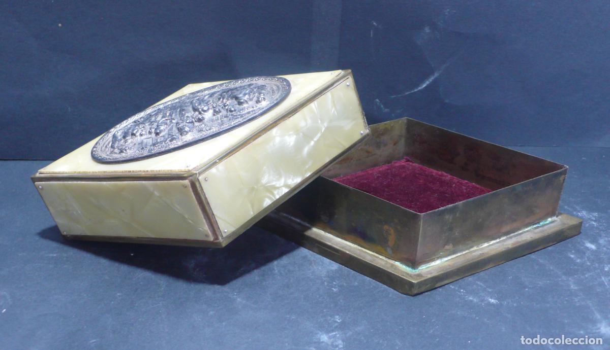 Blechdosen und Kisten: CAJA METALICA EN LATON