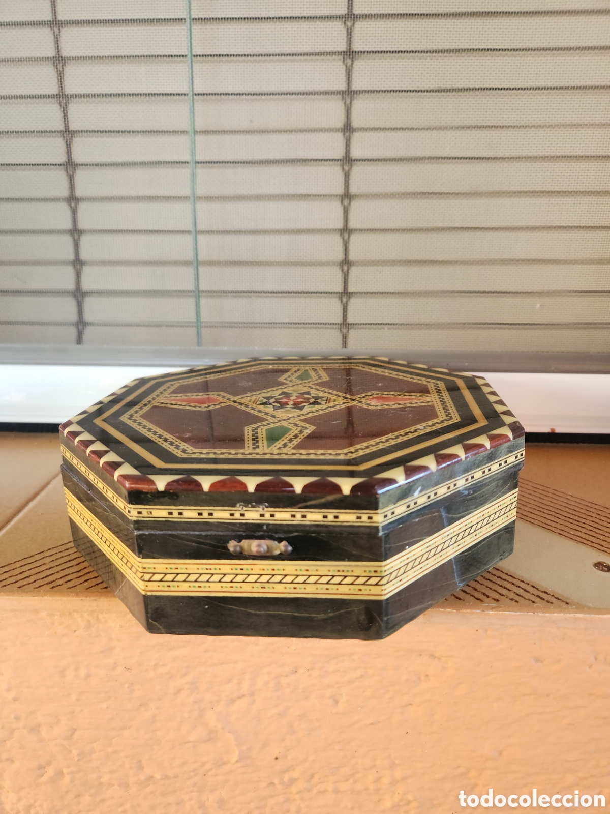 Cajas y cajitas met&aacute;licas: Antigua caja de taracea