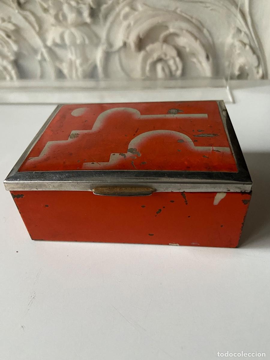 Cajas y cajitas met&aacute;licas: 251-7. Caja de lata y madera. Art deco 1.930.....