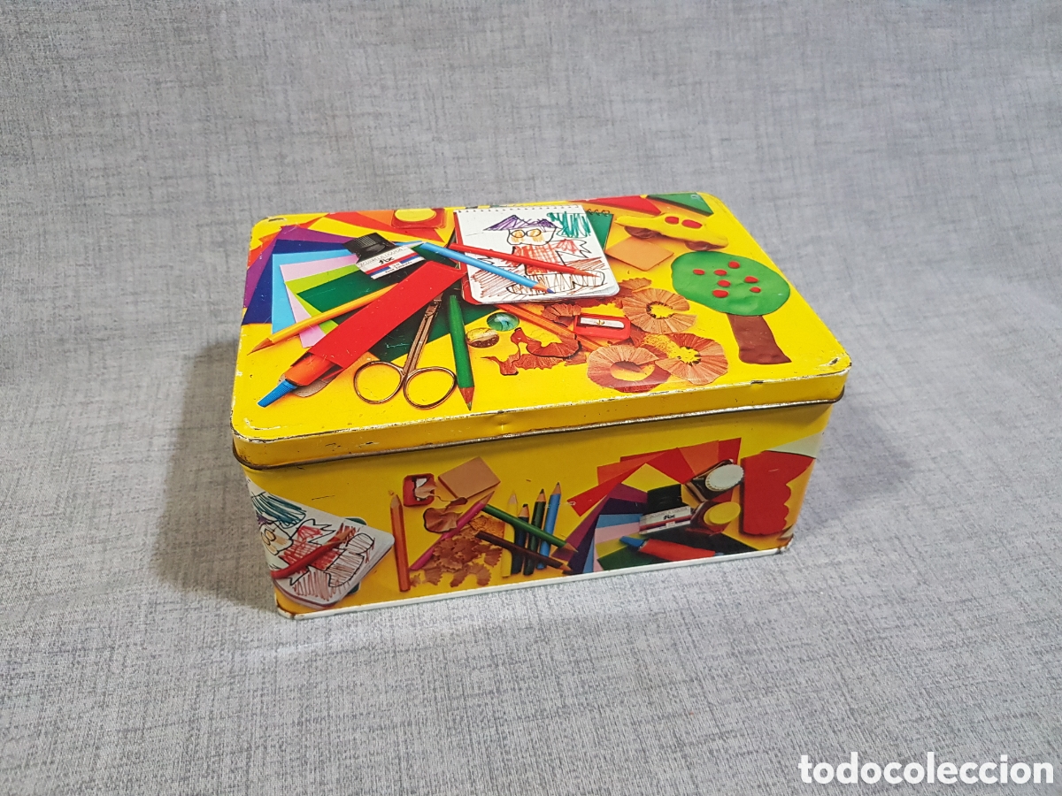 Cajas y cajitas met&aacute;licas: ANTIGUA LATA COLA-CAO MONTREAL 1976 MOTIVOS ESCOLARES LAPICEROS SACAPUNTAS VIRUTAS TIJERAS...