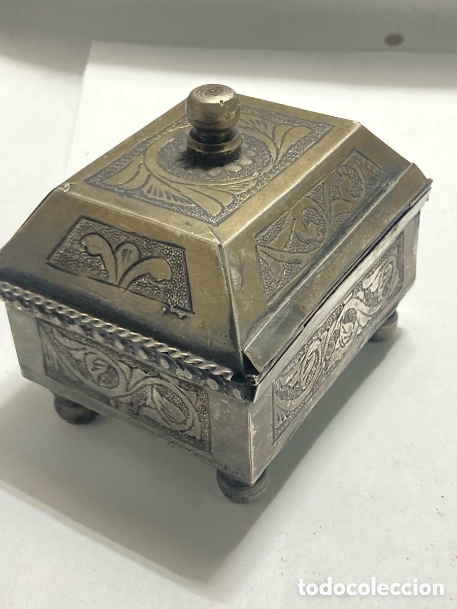 Cajas y cajitas met&aacute;licas: Joyero antiguo de alpaca. 8x6x6cm. HEcho a mano /XY10