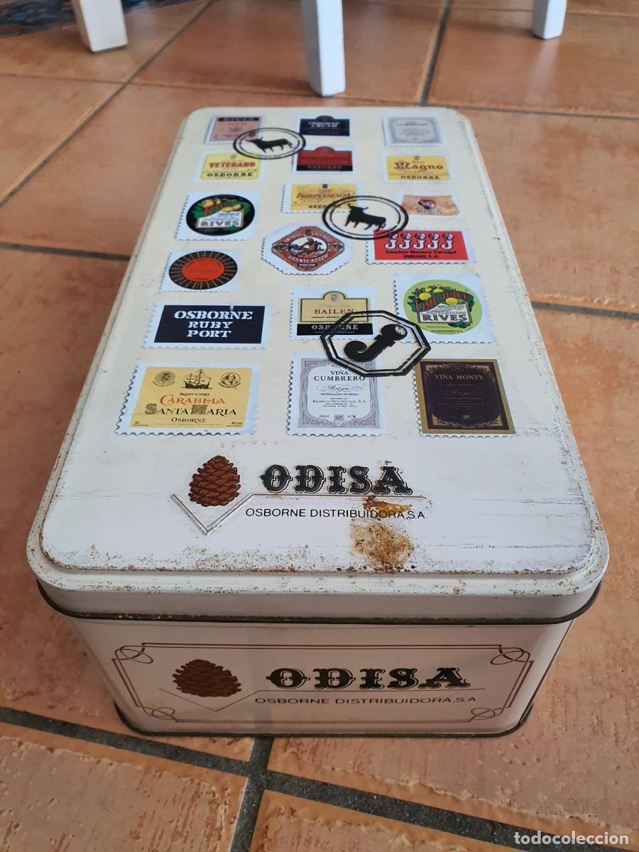 Bo&icirc;tes et petites bo&icirc;tes m&eacute;talliques: Preciosa caja de metal, de Osborne