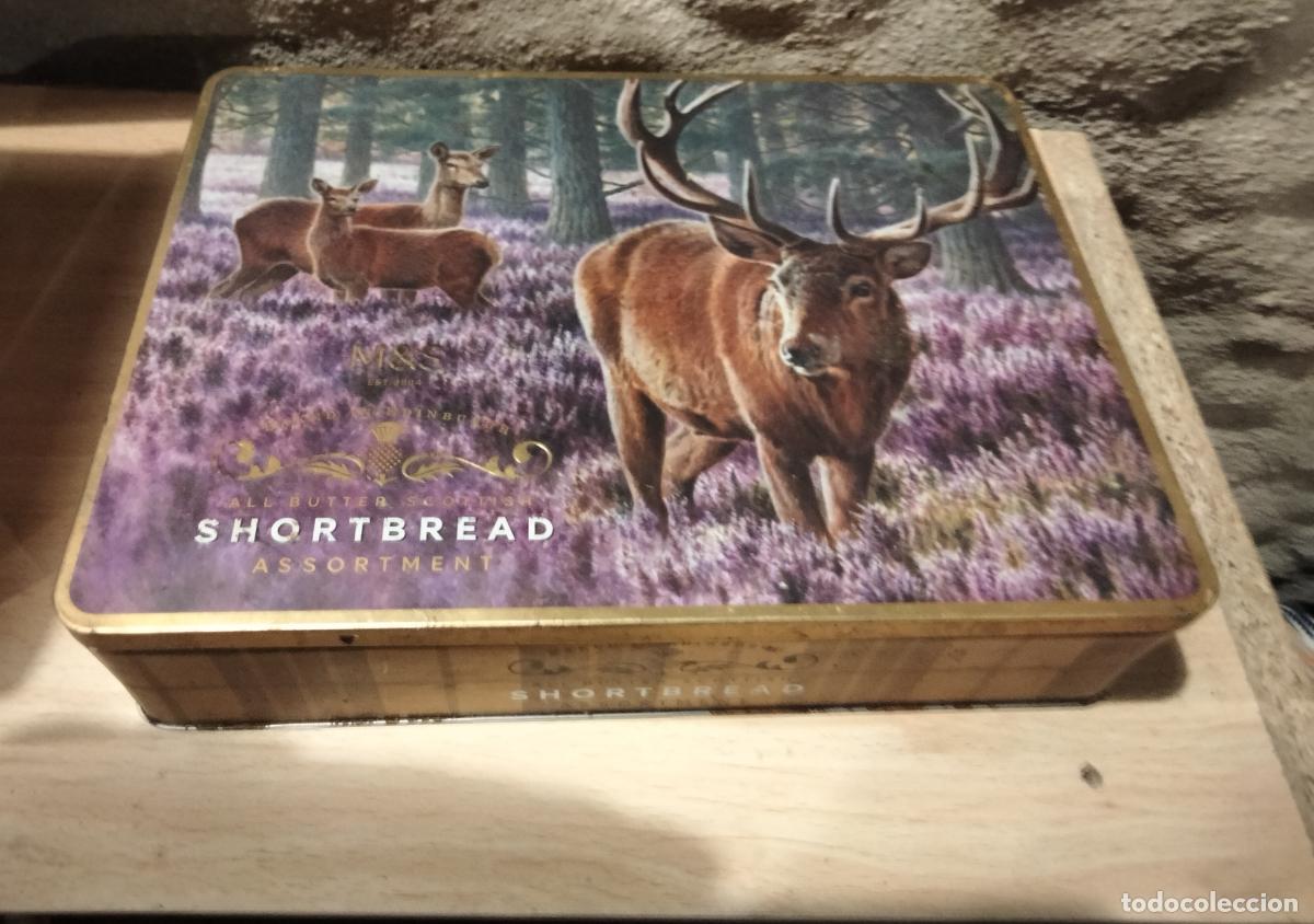 Bo&icirc;tes et petites bo&icirc;tes m&eacute;talliques: Caja Shortbread. Assortment.
