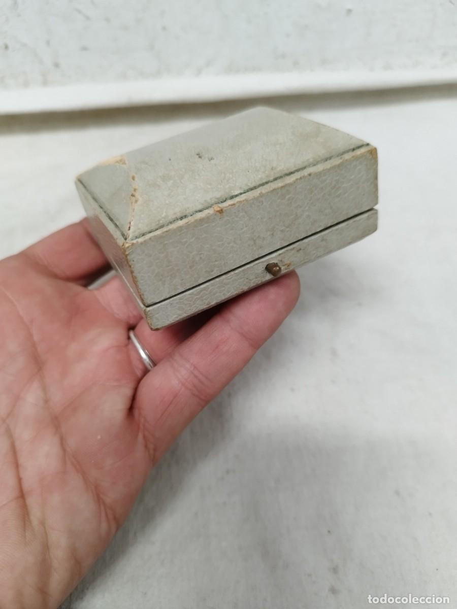 Blechdosen und Kisten: Antigua caja de joyer&iacute;a para anillo y pareja de pendientes.