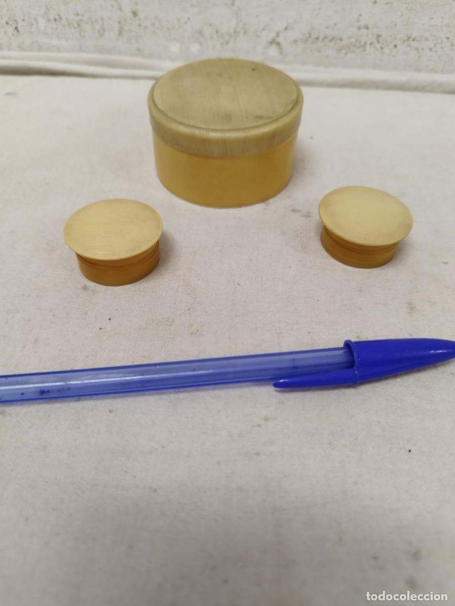 Cajas y cajitas met&aacute;licas: Lote de 3 antiguas cajas, cajitas, parecen de celuloide.