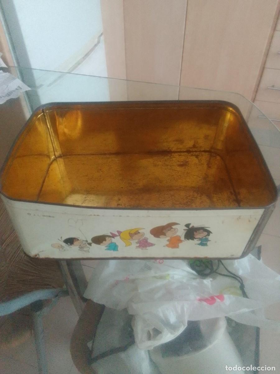 Caixas e caixinhas met&aacute;licas: MEMBRILLO MILAGROSA CON DIBUJOS DE LA FAMILIA TELERIN DE 1967 - MIDE 28 x 20 cm.