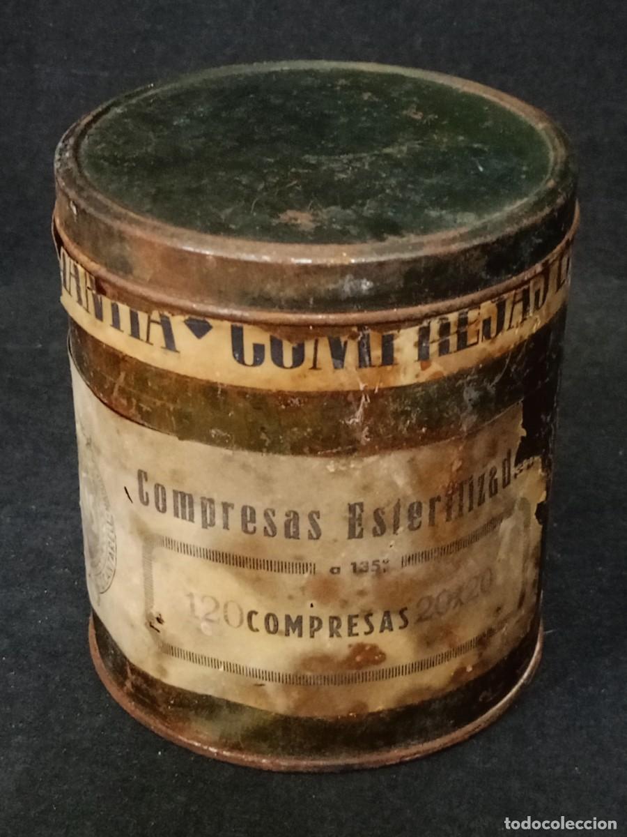 Cajas y cajitas met&aacute;licas: lata de compresas vintage