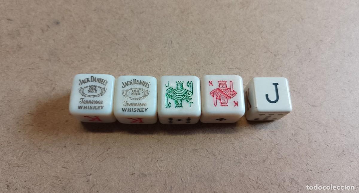 Boxes and metal boxes: Lote de 5 dados, 2 de Jack Daniel's