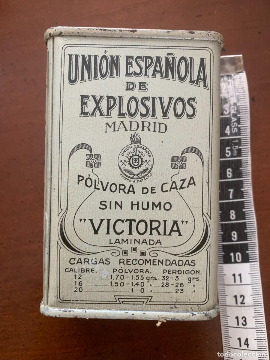 Bo&icirc;tes et petites bo&icirc;tes m&eacute;talliques: Caja met&aacute;lica de p&oacute;lvora: Uni&oacute;n Espa&ntilde;ola de Explosivos. F&aacute;brica de La Manjoya (Oviedo) (1920/30)