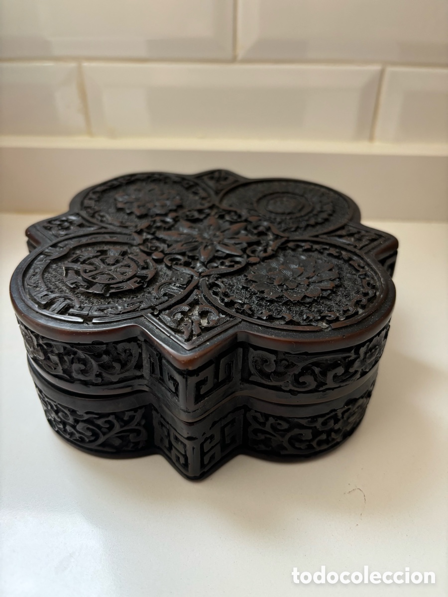 Boxes and metal boxes: Antigua caja tallada