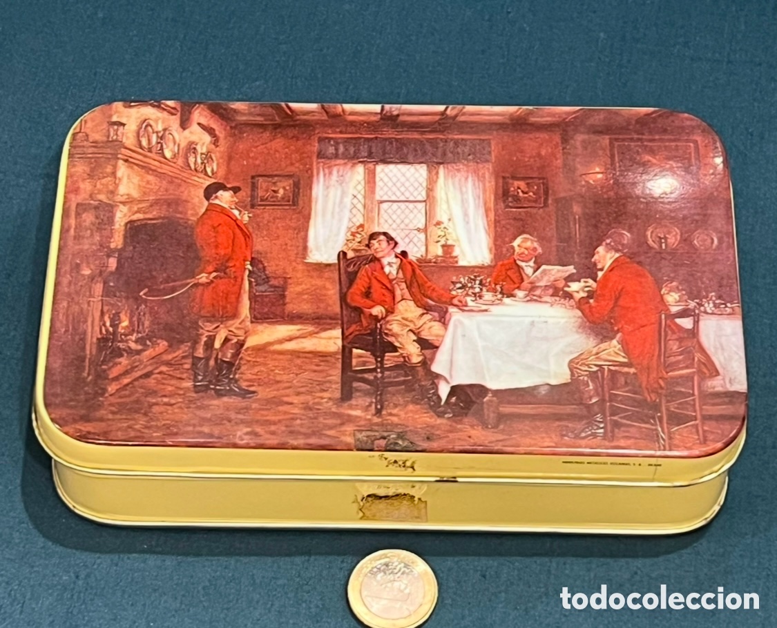 Bo&icirc;tes et petites bo&icirc;tes m&eacute;talliques: Caja met&aacute;lica. Pastcafe. Con litograf&iacute;a de &eacute;poca. Logro&ntilde;o. A&ntilde;os 70.