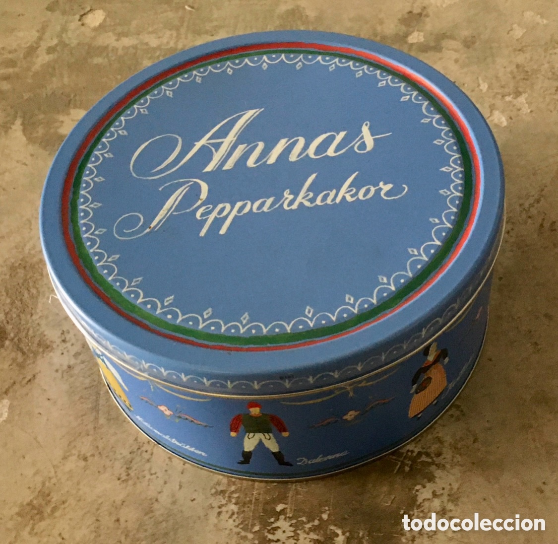 Bo&icirc;tes et petites bo&icirc;tes m&eacute;talliques: Caja met&aacute;lica. ANNAS PEPPARKAKOR. 2000.