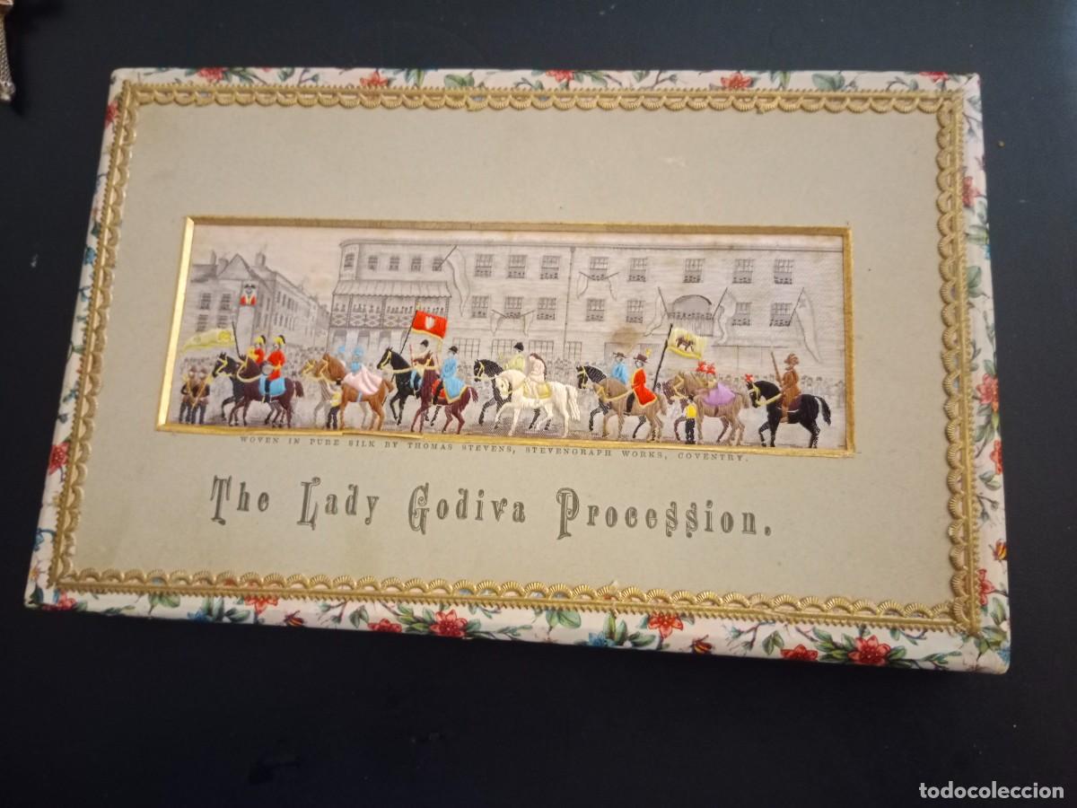 Casse e cassette metalliche: ANTIGUA CAJA DE CHOCOLATES LADY GODIVA - CARTON Y TELA BORDADA - THE PROCESSION - A&Ntilde;OS 30