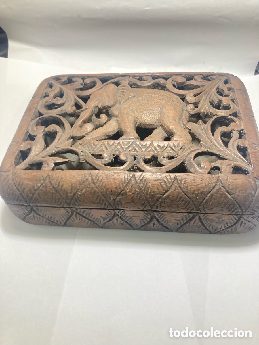 Caixas e caixinhas met&aacute;licas: Caja madera Tallada a mano con elefante y calados el la tapa