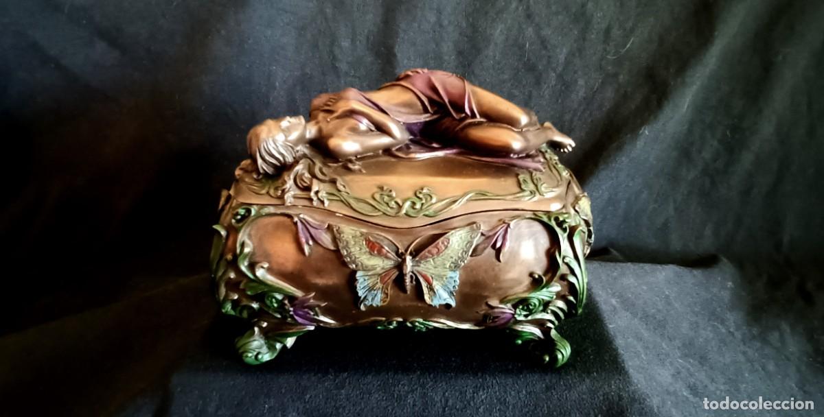 Cajas y cajitas met&aacute;licas: Cajita de Veronese Design estilo art nouveau