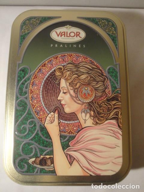 Cajas y cajitas met&aacute;licas: Lata de hojalata rectangular Valor Pralines. Nueva. - Foto 1