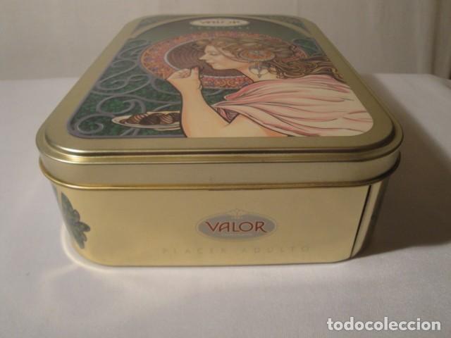Cajas y cajitas met&aacute;licas: Lata de hojalata rectangular Valor Pralines. Nueva. - Foto 3