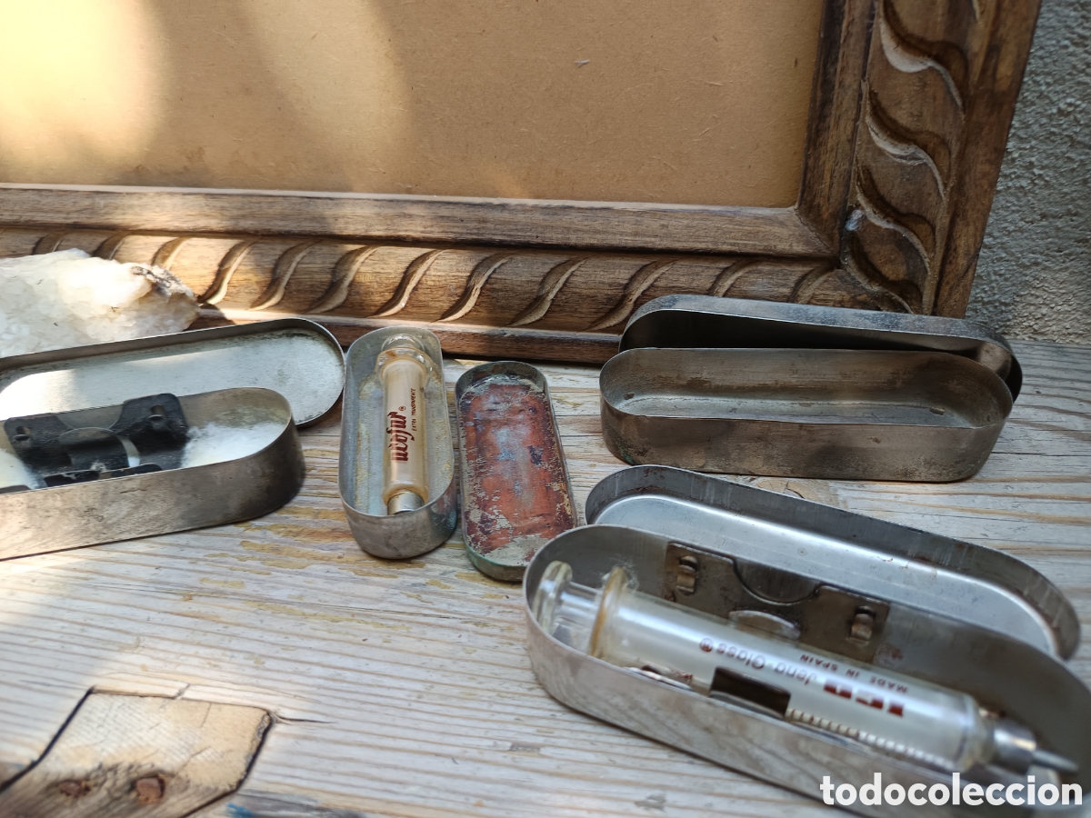 Bo&icirc;tes et petites bo&icirc;tes m&eacute;talliques: Lote cuatro cajas de practicante Dos inyecciones cajas metal antigua