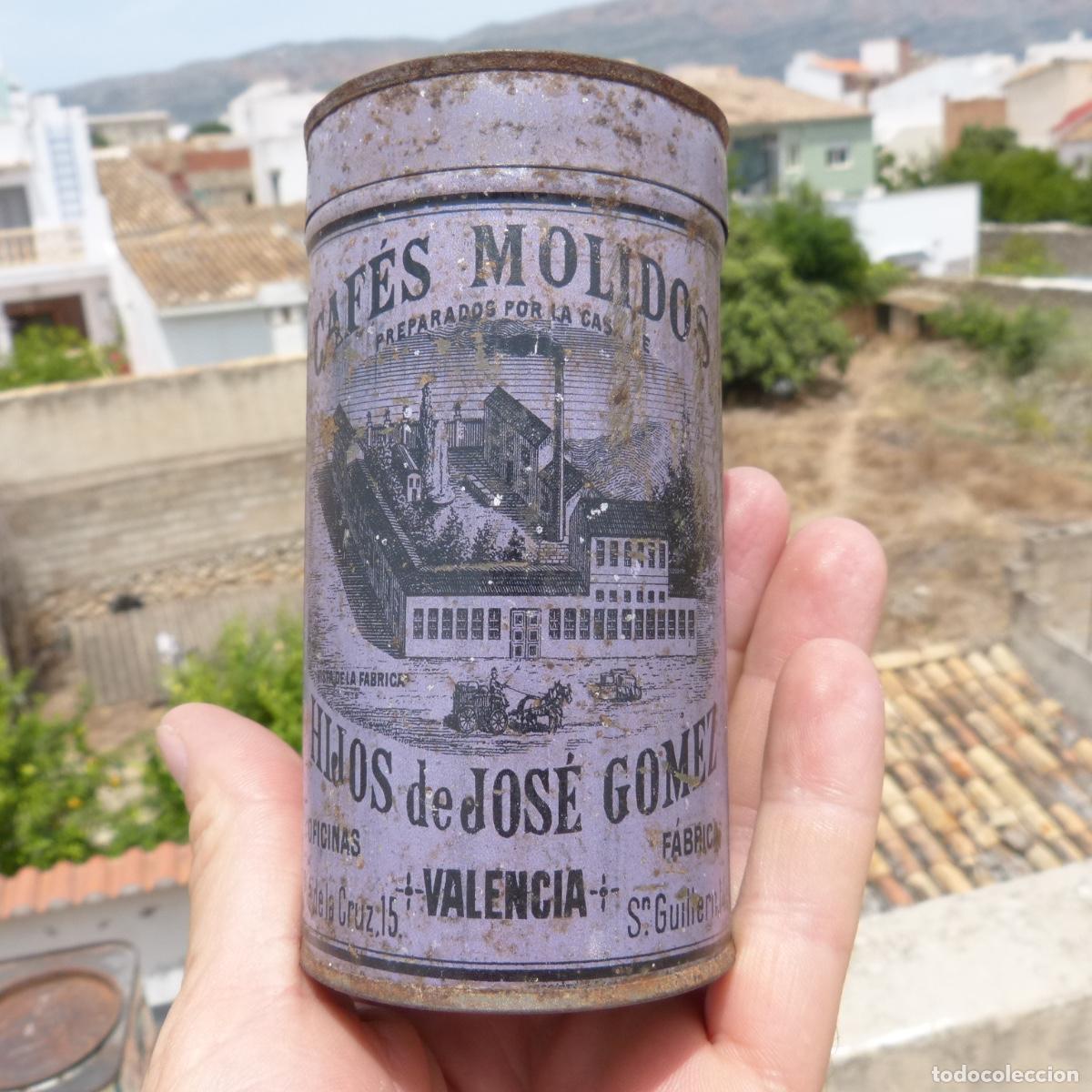 Blechdosen und Kisten: Antiguo bote de cafe o chocolate molido, 100 gr, 1 1/2 reales. Hijos de Jose Gomez, Valencia.
