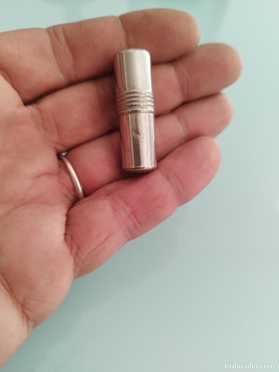 Blechdosen und Kisten: Antiguo peque&ntilde;o tubo, cajita de metal a identificar.