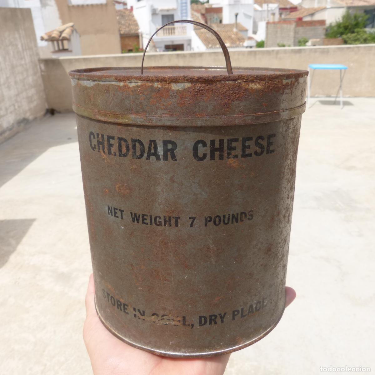 Blechdosen und Kisten: Antigua lata de Cheedar Cheese, donated people USA, 17,5x15,6cm, 365gr.