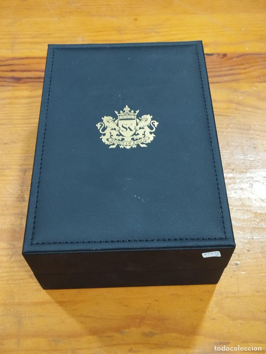 Boxes and metal boxes: CAJA SPIRIT OF KINGS VAC&Iacute;A.