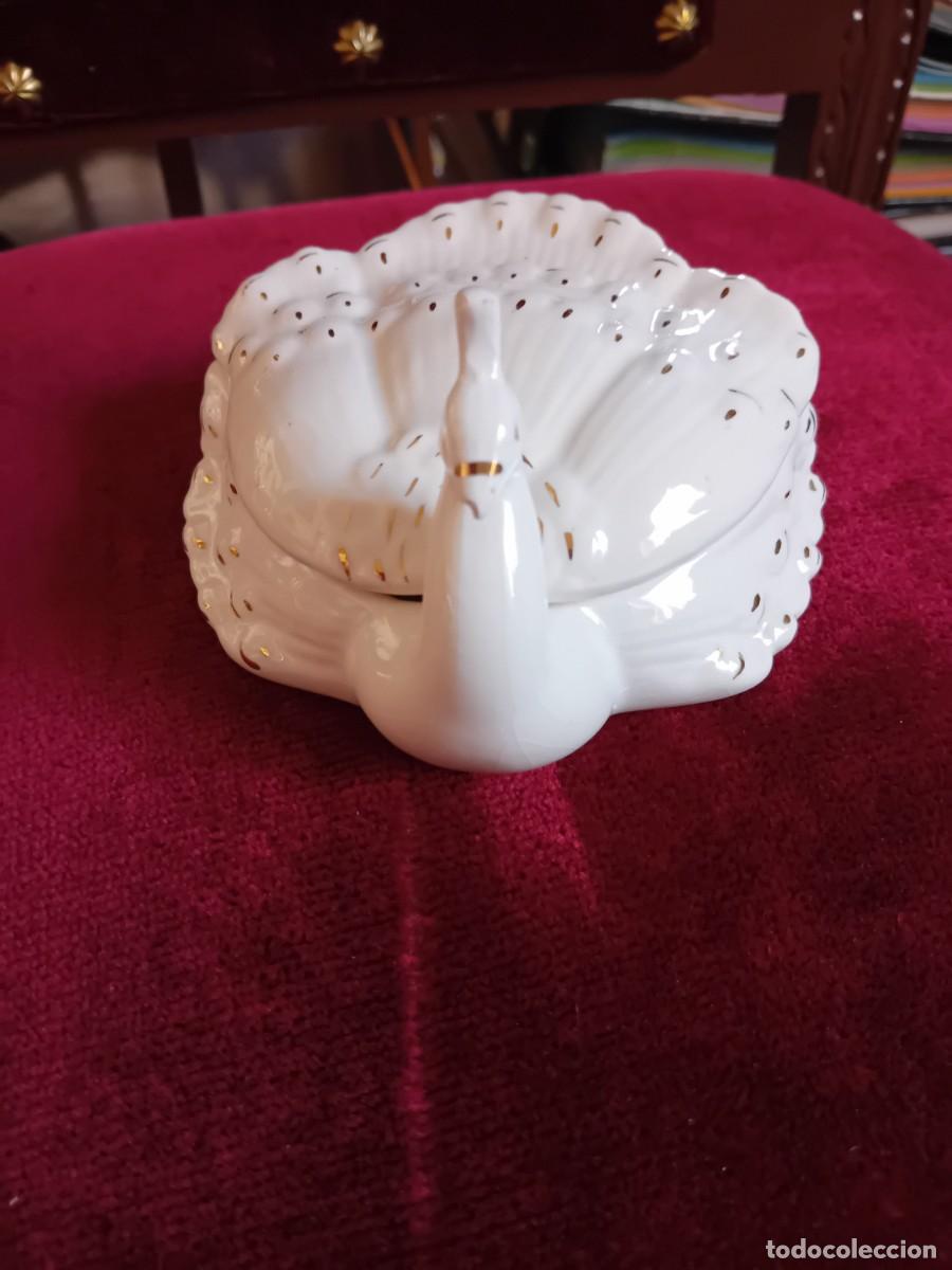 Blechdosen und Kisten: Pavo real de porcelana d&eacute;cada de los 70