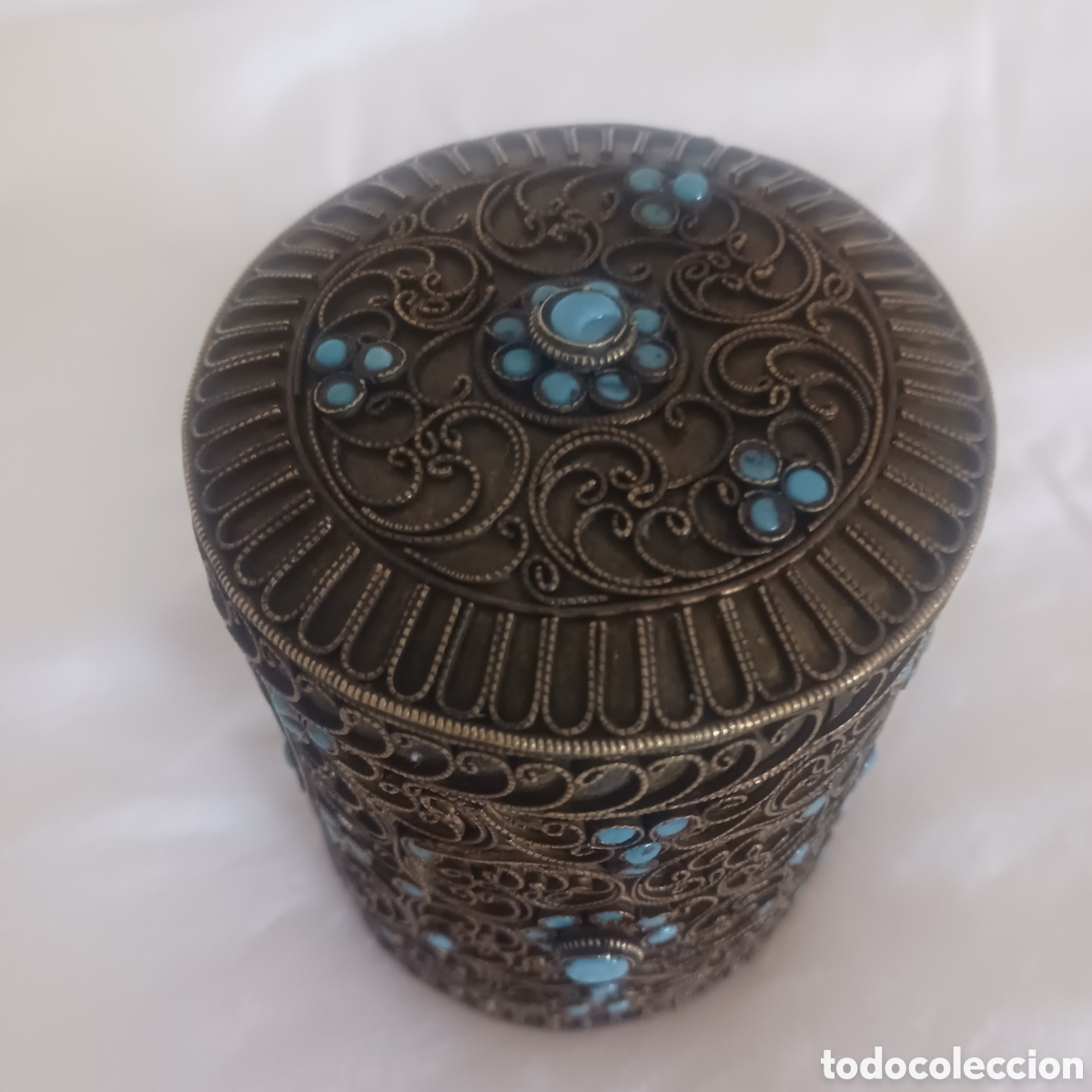 Cajas y cajitas met&aacute;licas: Antiguo cofre con pedrer&iacute;a - Foto 2