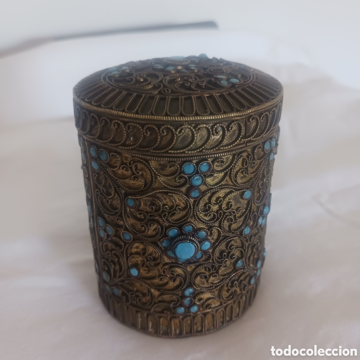 Cajas y cajitas met&aacute;licas: Antiguo cofre con pedrer&iacute;a - Foto 1
