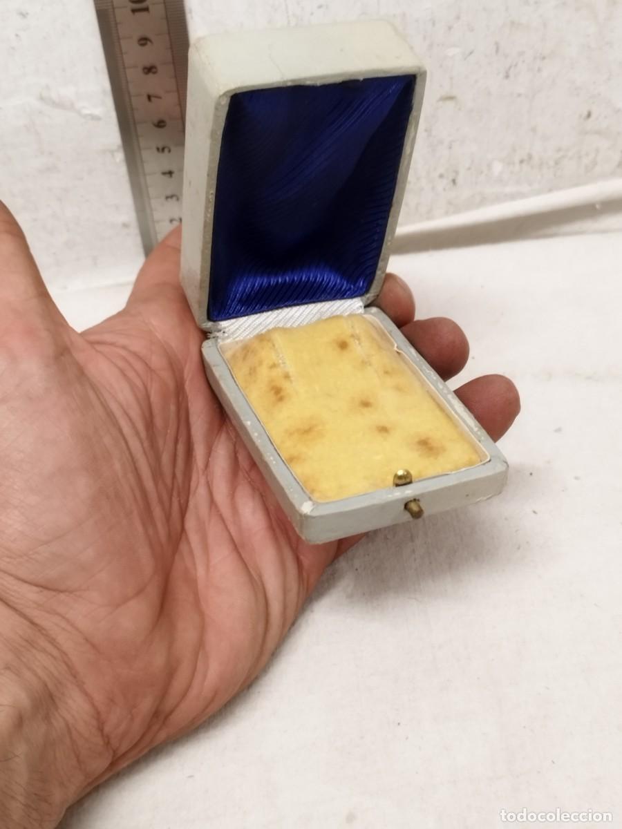 Caixas e caixinhas met&aacute;licas: Antigua caja de joyeria, para para pendientes.