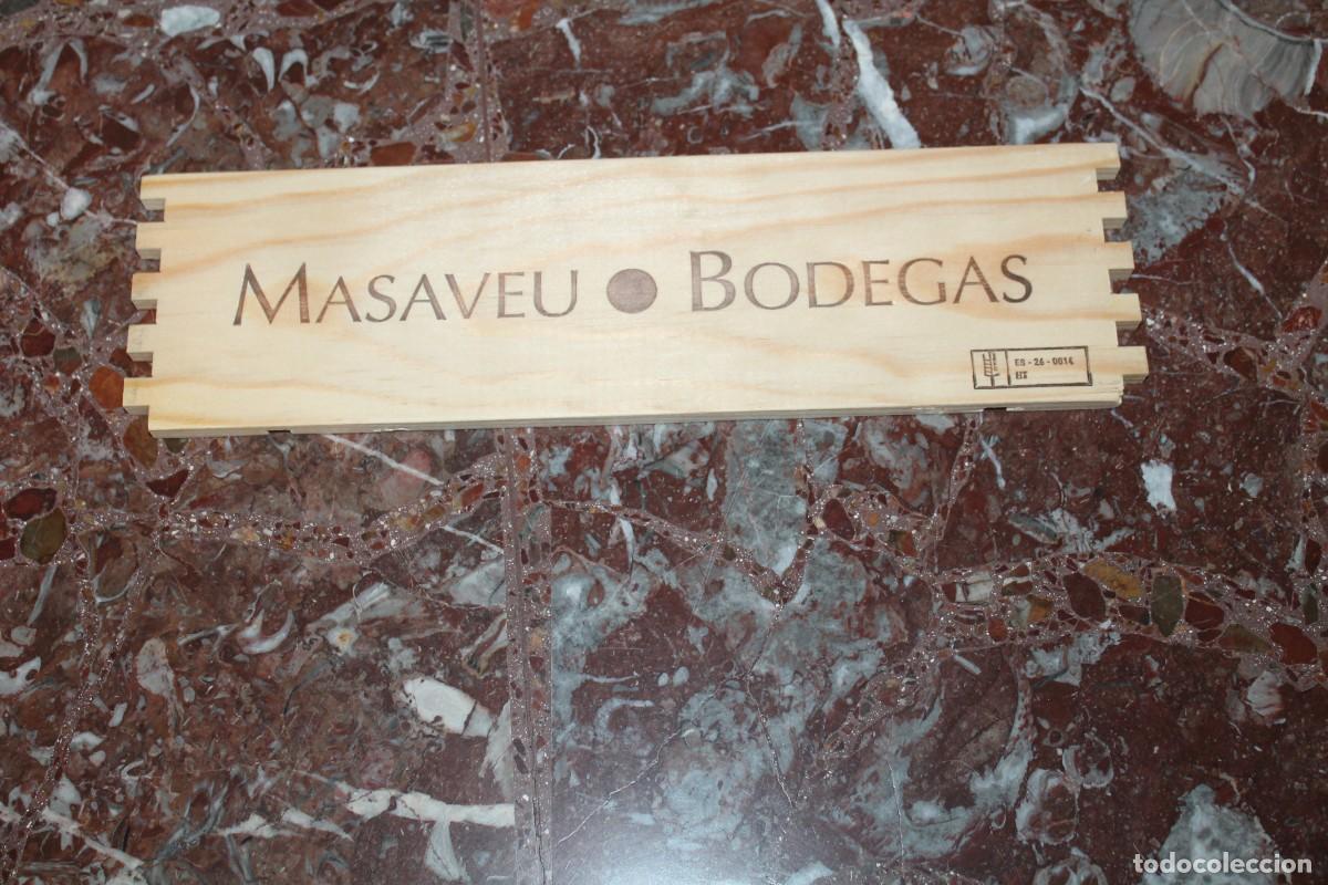 Boxes and metal boxes: TABLA DE MADERA DE CAJA DE VINOS. MASAVEU BODEGAS. Aprox. 35,5 x 10 cm. DECORACION DE BAR O BODEGA.