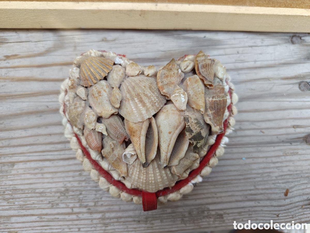 Cajas y cajitas met&aacute;licas: Caja joyero coraz&oacute;n artesan&iacute;a conchas marinas