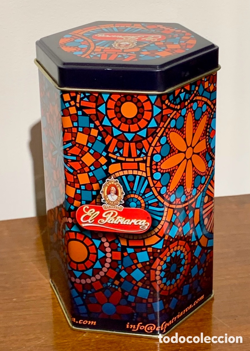 Caixas e caixinhas met&aacute;licas: Caja met&aacute;lica. El Patriarca. Pequibom. 2013.