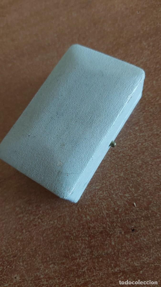 Caixas e caixinhas met&aacute;licas: Antigua caja para broche Major
