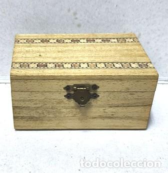 Caixas e caixinhas met&aacute;licas: CAJA DE MADERA CON TARACEA EN TAPA Y CIERRE (CAJA VACIA) - CAJAMETALICA-2189