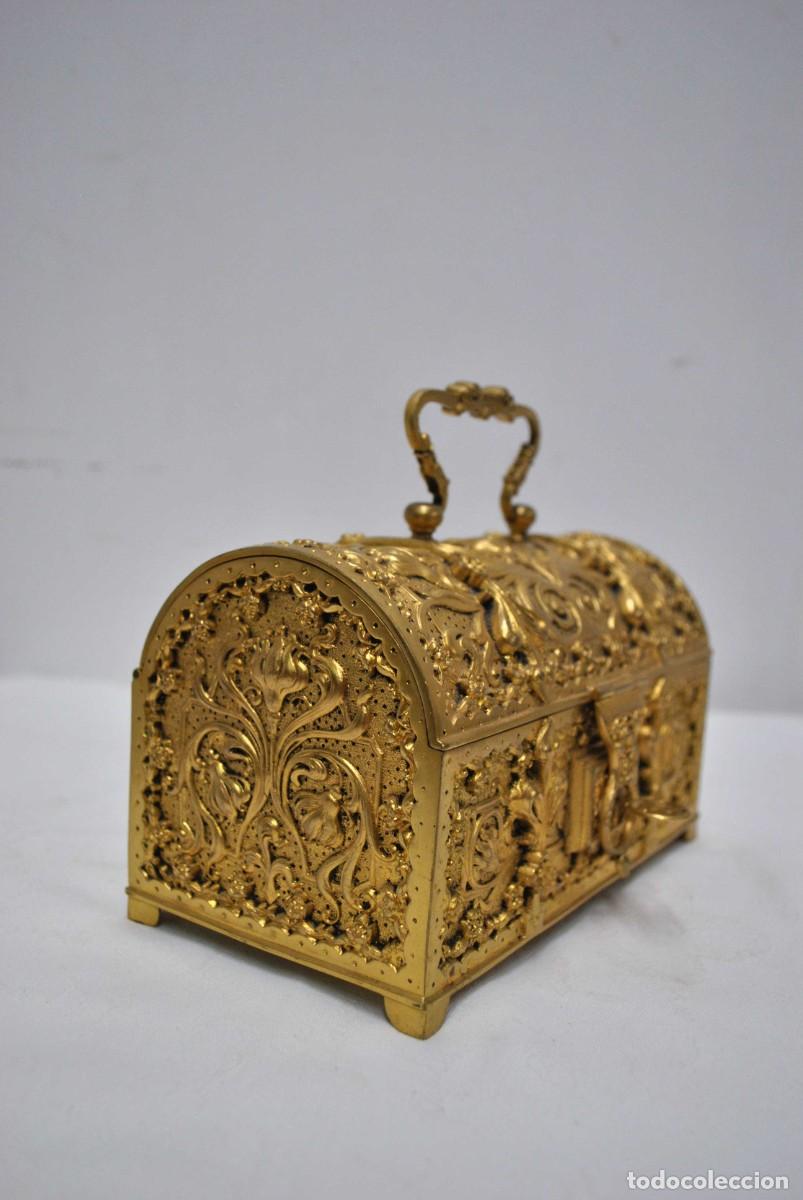 Cajas y cajitas met&aacute;licas: COFRE O JOYERO DE BRONCE AL MERCURIO - Foto 4