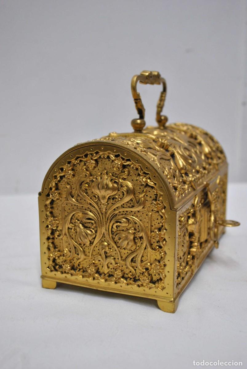 Cajas y cajitas met&aacute;licas: COFRE O JOYERO DE BRONCE AL MERCURIO - Foto 5