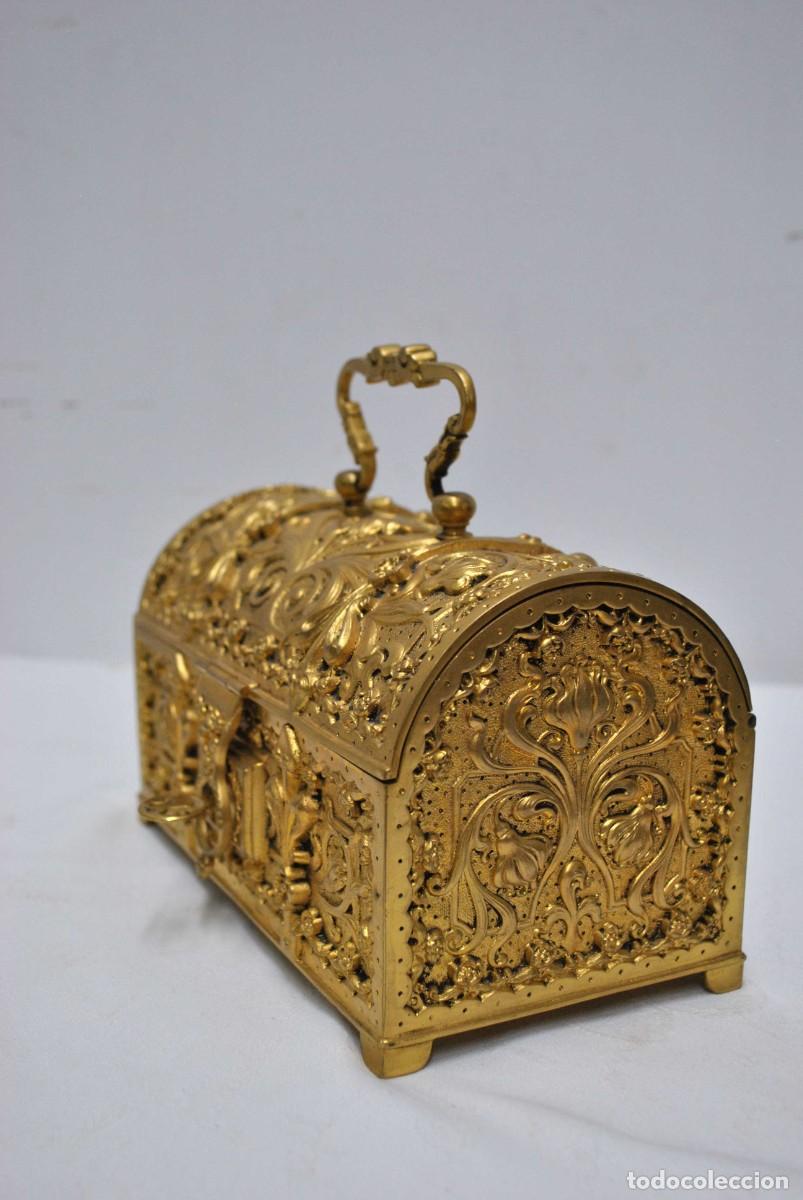 Cajas y cajitas met&aacute;licas: COFRE O JOYERO DE BRONCE AL MERCURIO - Foto 6