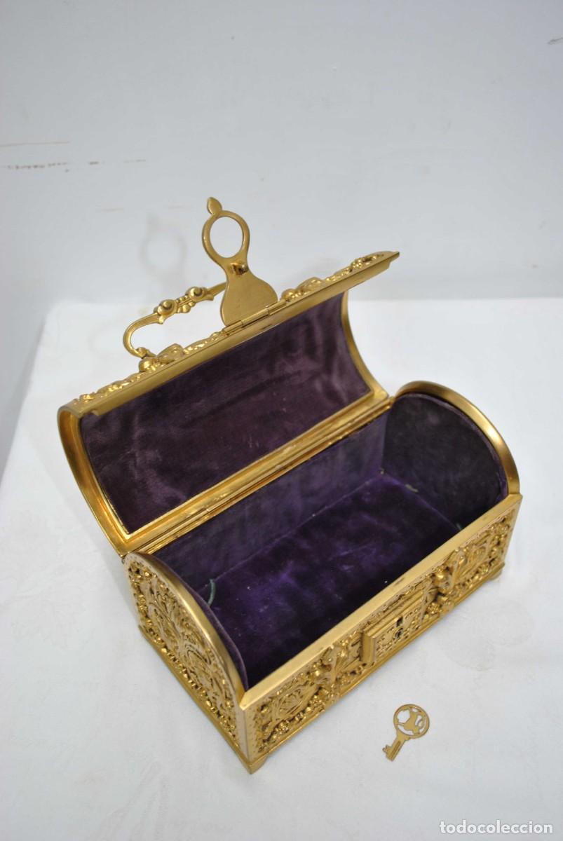 Cajas y cajitas met&aacute;licas: COFRE O JOYERO DE BRONCE AL MERCURIO - Foto 9