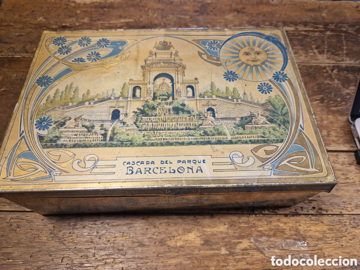 Bo&icirc;tes et petites bo&icirc;tes m&eacute;talliques: Caja de lat&oacute;n dulces Cascada del Parque Barcelona