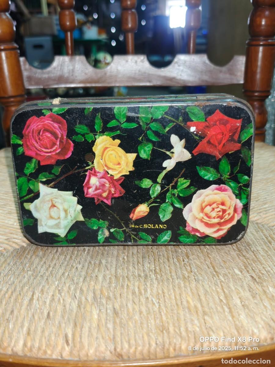 Bo&icirc;tes et petites bo&icirc;tes m&eacute;talliques: LATA VDA. DE C. SOLANO LOGRO&Ntilde;O CON ROSAS 4 CMS. DE ALTO X 17,5 CMS. DE ANCHO X 11 DE FONDO