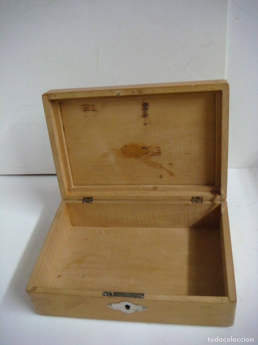 Blechdosen und Kisten: CAJA EN MADERA-------(&)