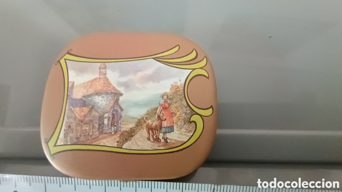 Cajas y cajitas met&aacute;licas: Latita pastillero, precioso paisaje rural con marca en la parte trasera