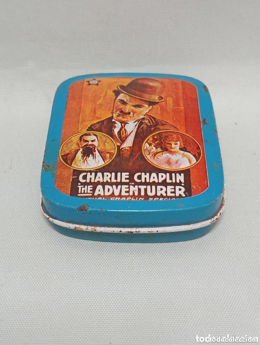 Cajas y cajitas met&aacute;licas: Antigua caja met&aacute;lica con publicidad. Charlie Chaplin the Adventurer