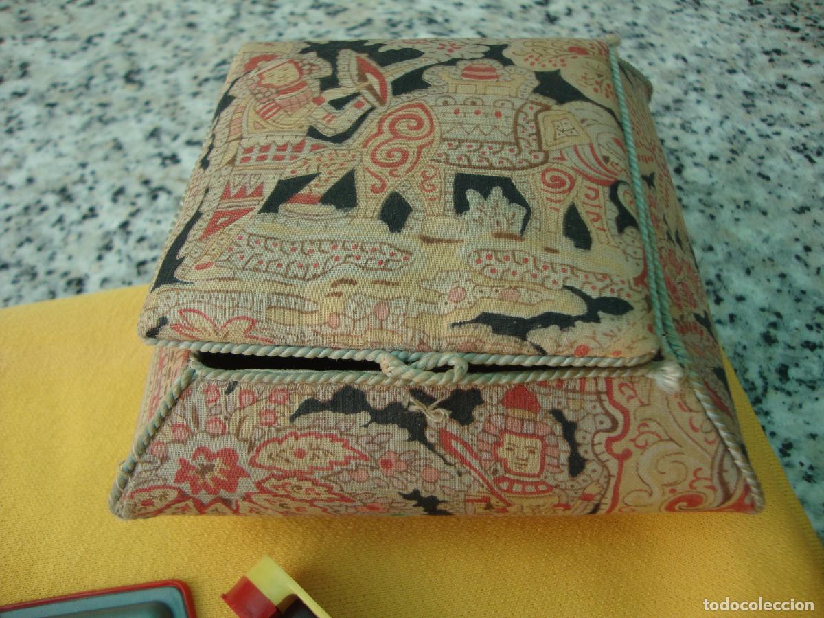 Cajas y cajitas met&aacute;licas: antigua cajita de tela con motivos japoneses