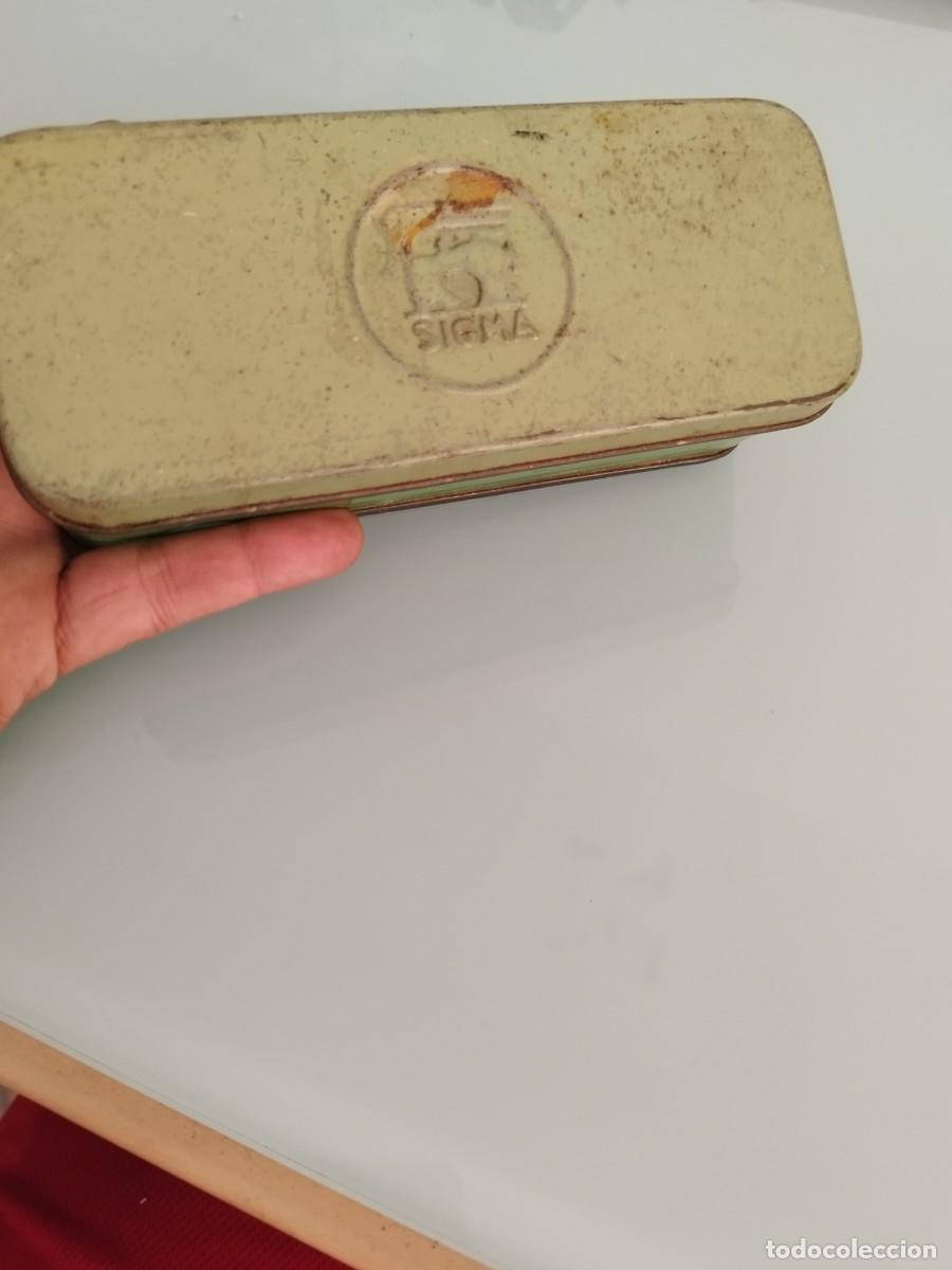 Casse e cassette metalliche: Antigua caja met&aacute;lica de hojalata, de maquinas de coser Sigma.