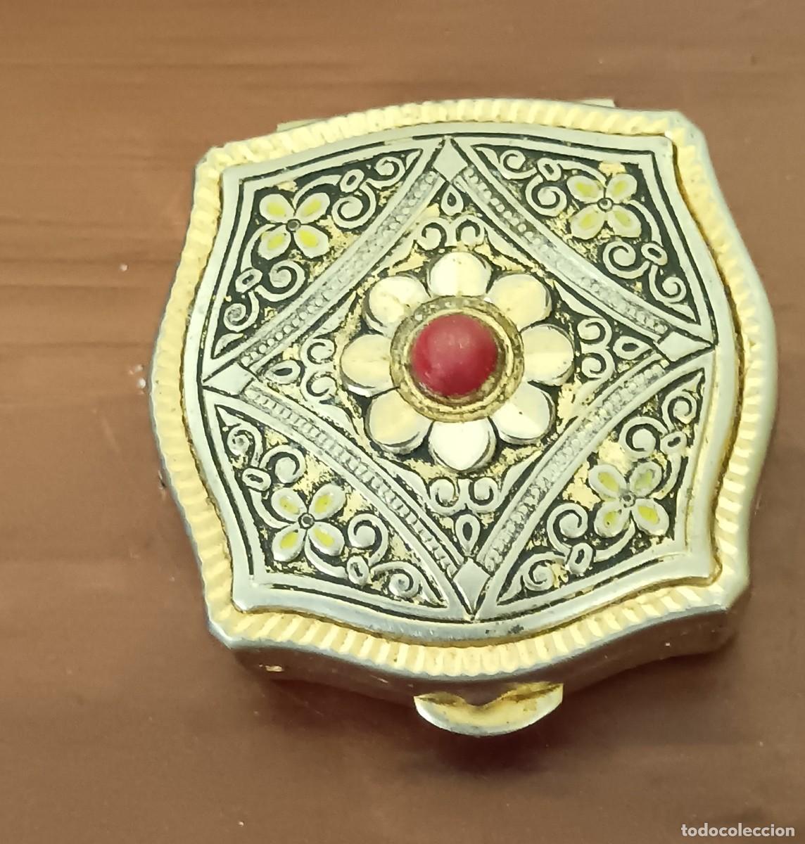 Cajas y cajitas met&aacute;licas: CAJA MET&Aacute;LICA LABRADA 3,5X3,5 CM.