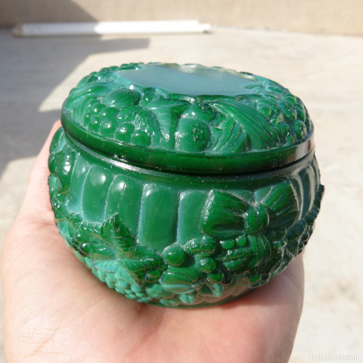 Cajas y cajitas met&aacute;licas: Bonita cajita de vidrio verde de opalina, 399gr, 8,5x6cm.