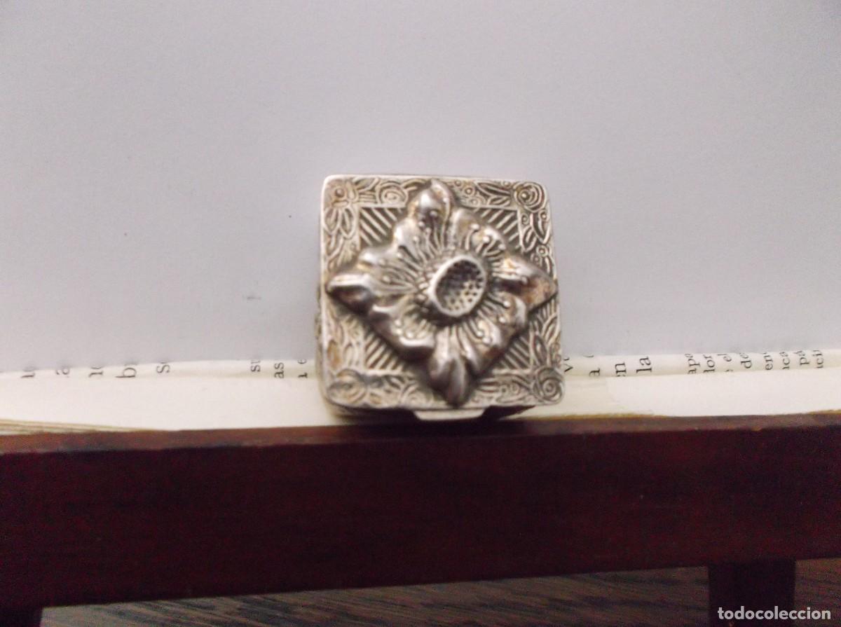 Caixas e caixinhas met&aacute;licas: CAJITA PASTILLERO DE METAL.